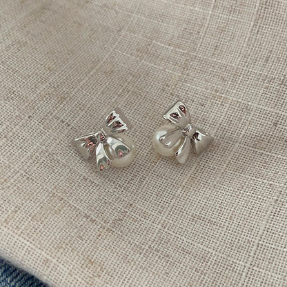 Beautiful Pearl Earring with Unique Style