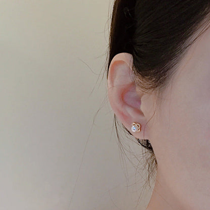 Beautiful Pearl Earring with Unique Style