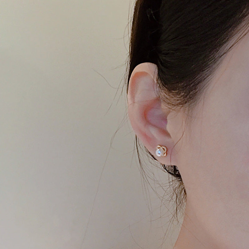 Beautiful Pearl Earring with Unique Style