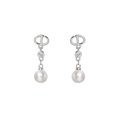 Classic Pearl Earring with Timeless Appeal