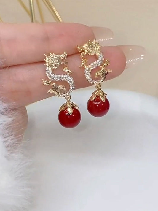 Classic Gold Earring with Timeless Appeal