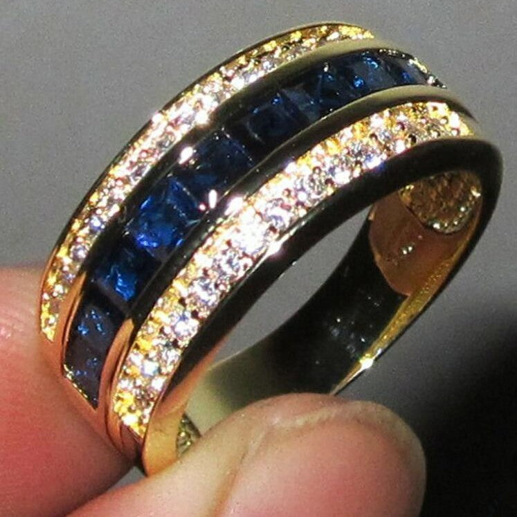 Classic Gold Ring with Timeless Appeal