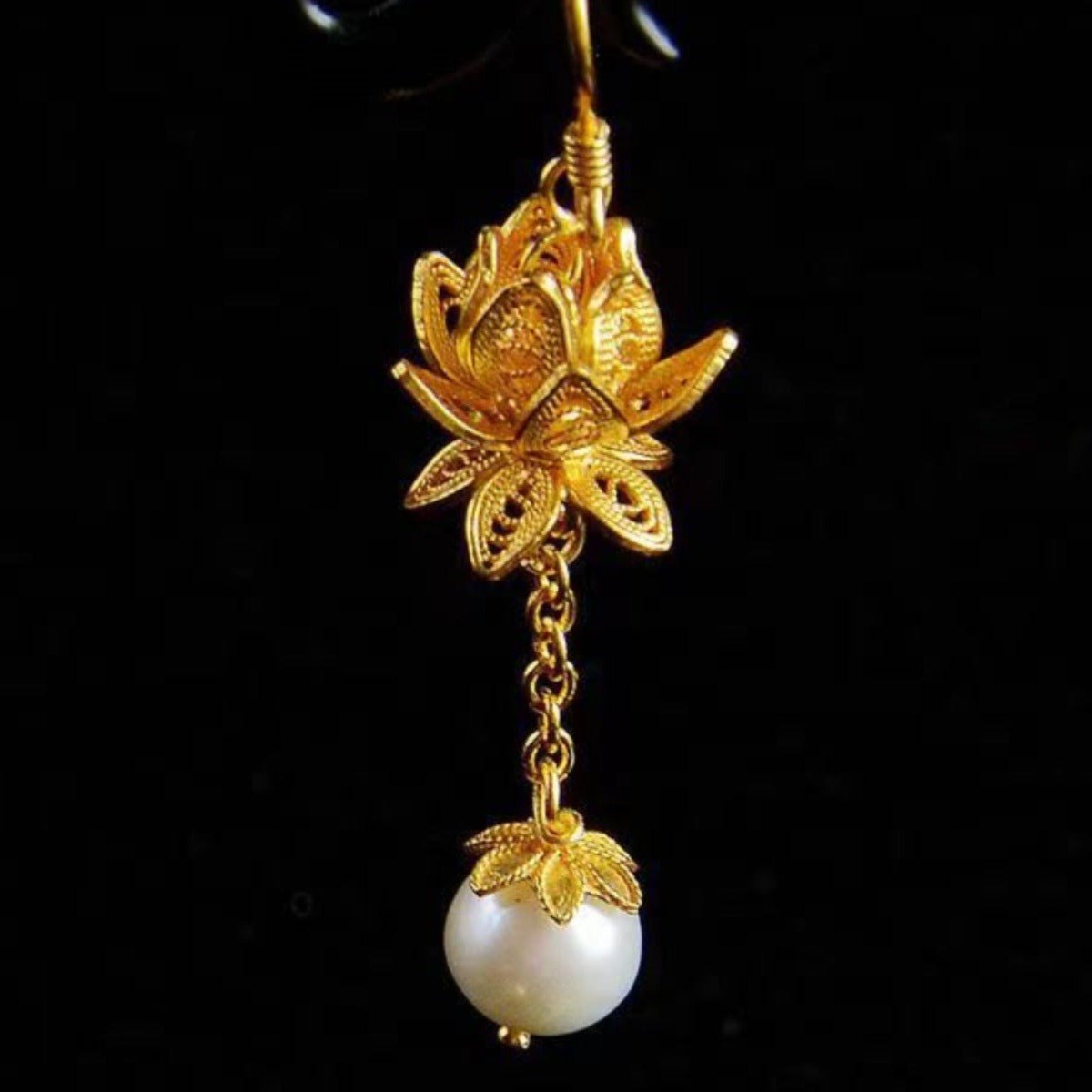 Romantic Pearl Earring for Special Moments