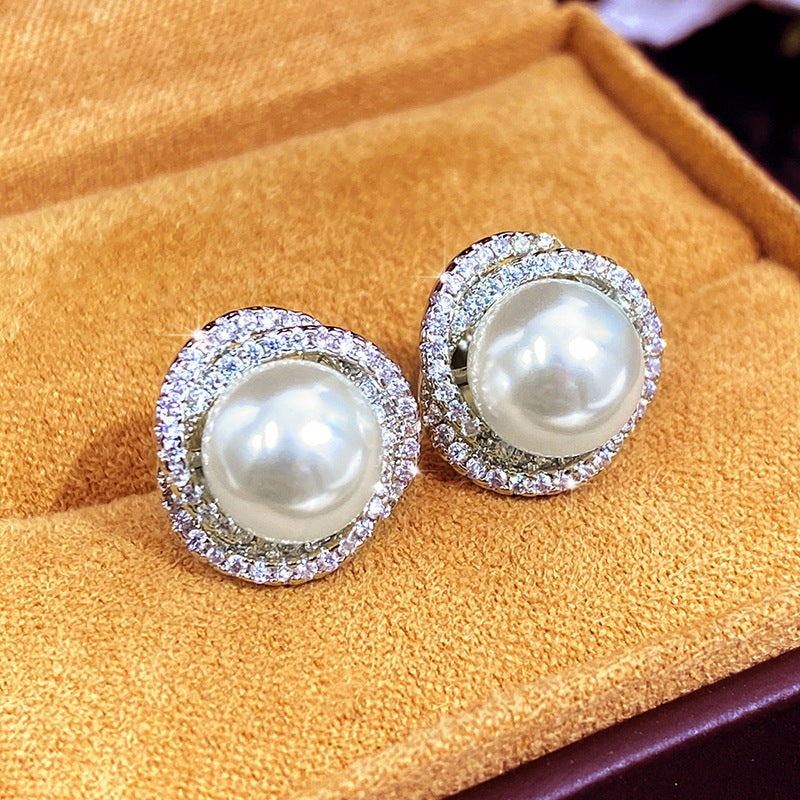 Beautiful Pearl Earring with Unique Style