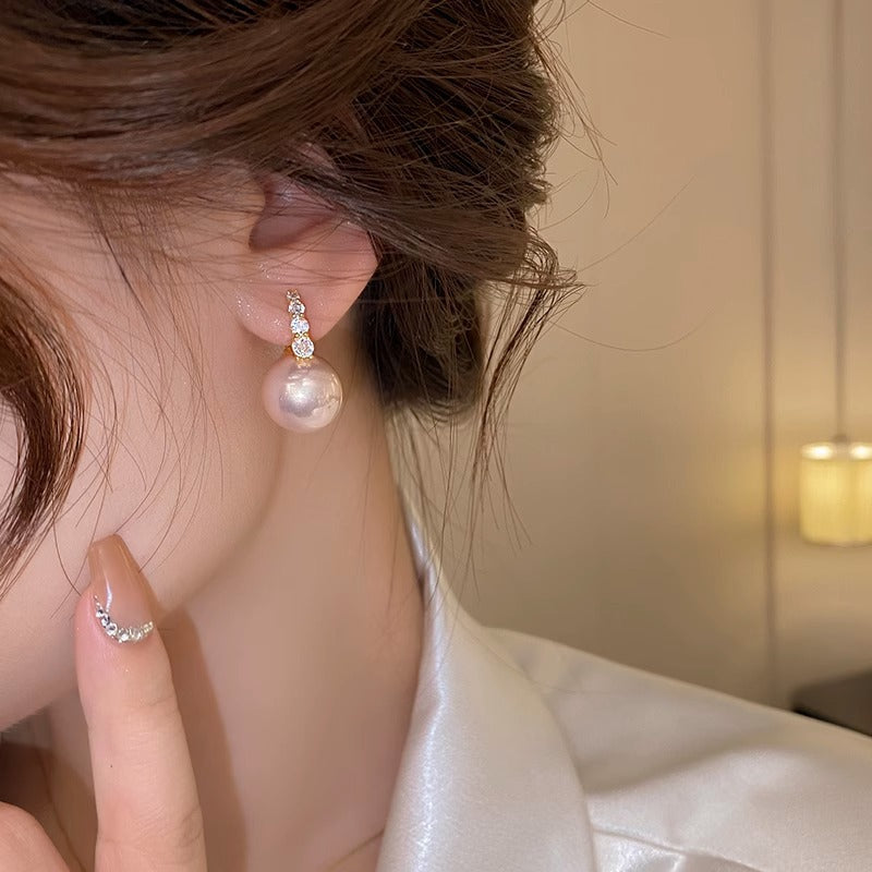 Beautiful Pearl Earring with Unique Style
