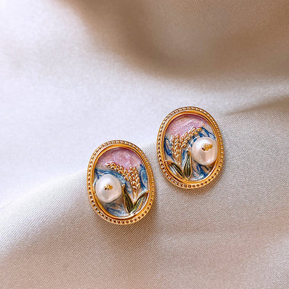 Beautiful Pearl Earring with Unique Style