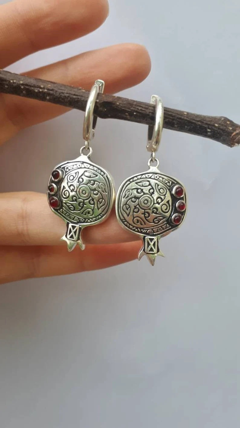 Beautiful Gold Earring with Unique Style