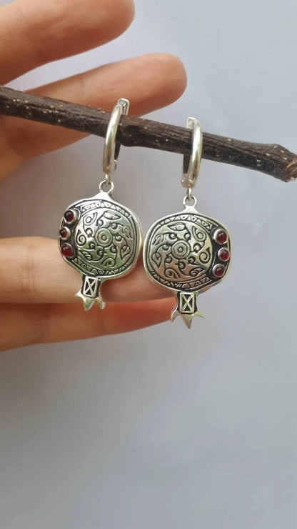 Beautiful Gold Earring with Unique Style