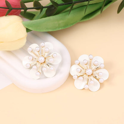 Beautiful Pearl Necklace with Unique Style