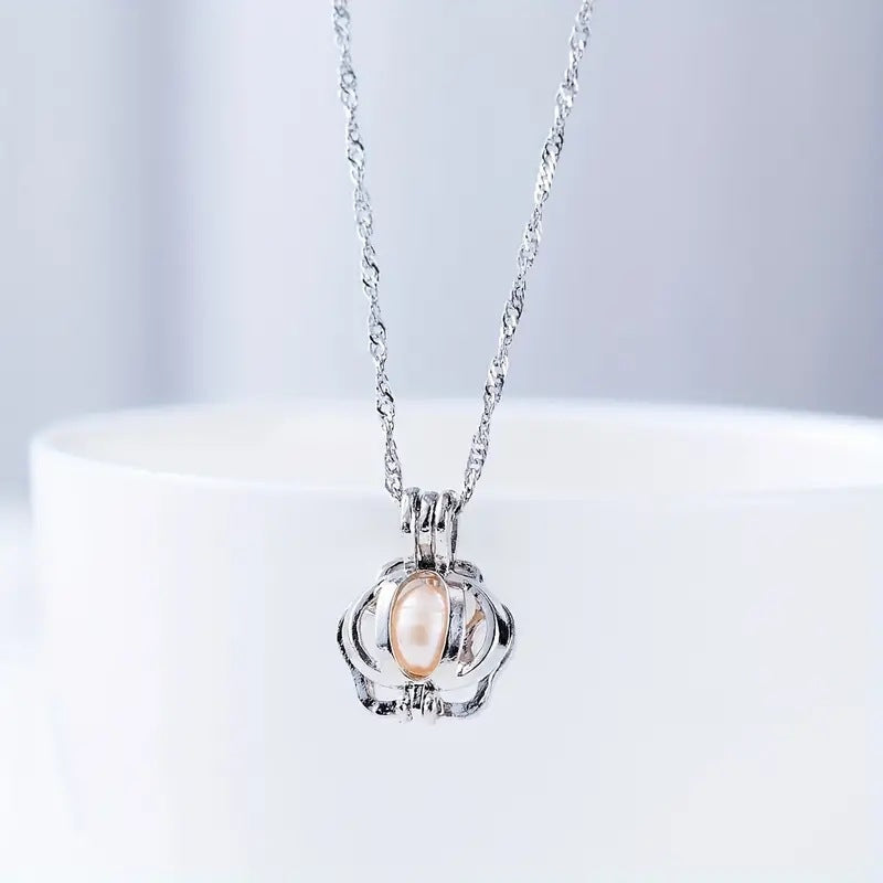 Beautiful Pearl Necklace with Unique Style