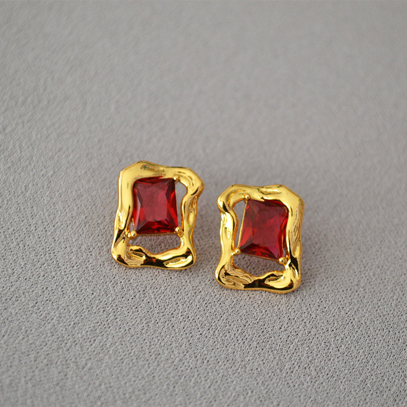 Beautiful Gold Earring with Unique Style