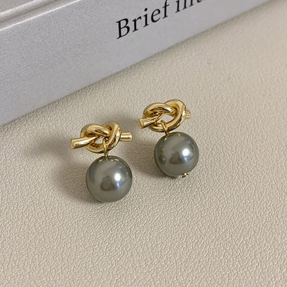 Charming Pearl Earring for Any Occasion