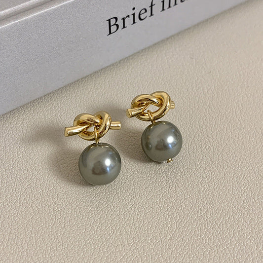 Charming Pearl Earring for Any Occasion