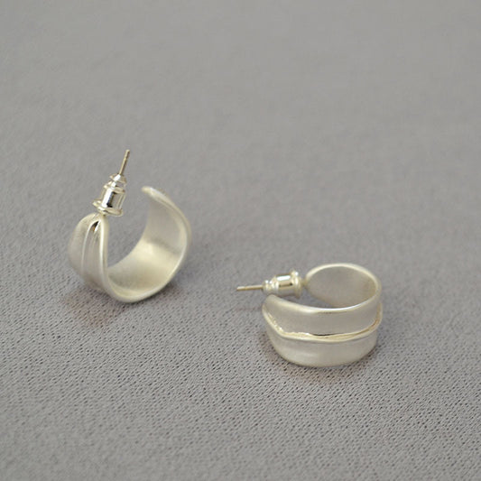 Charming Gold Earring for Any Occasion