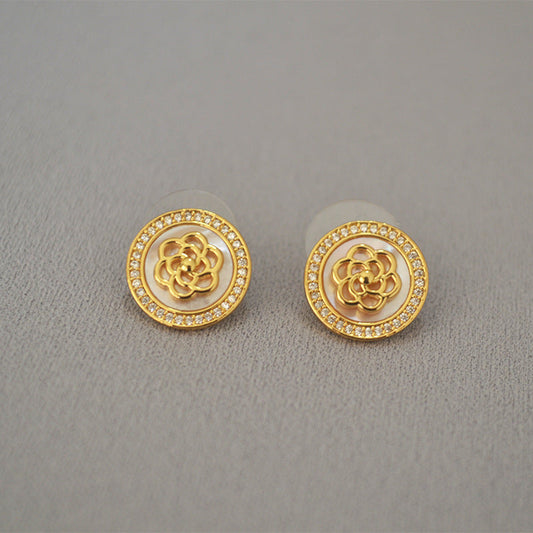 Beautiful Gold Earring with Unique Style