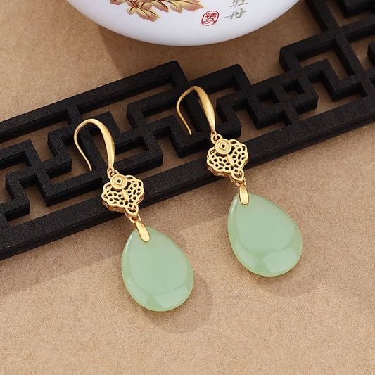 Classic Gold Earring with Timeless Appeal