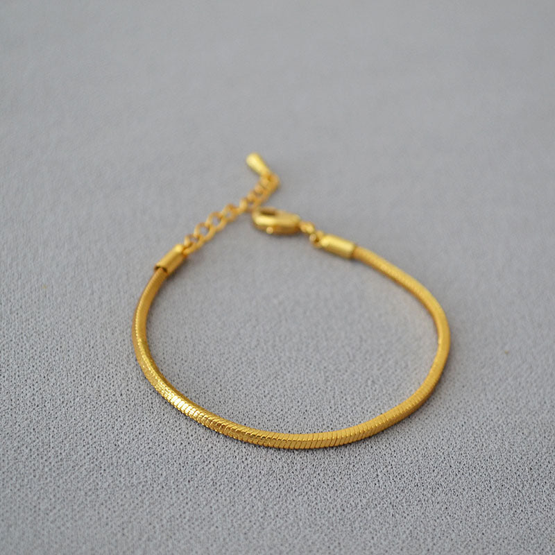 Romantic Gold Bracelet for Special Moments