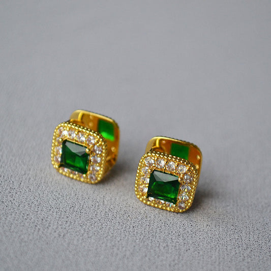 Charming Gold Earring for Any Occasion