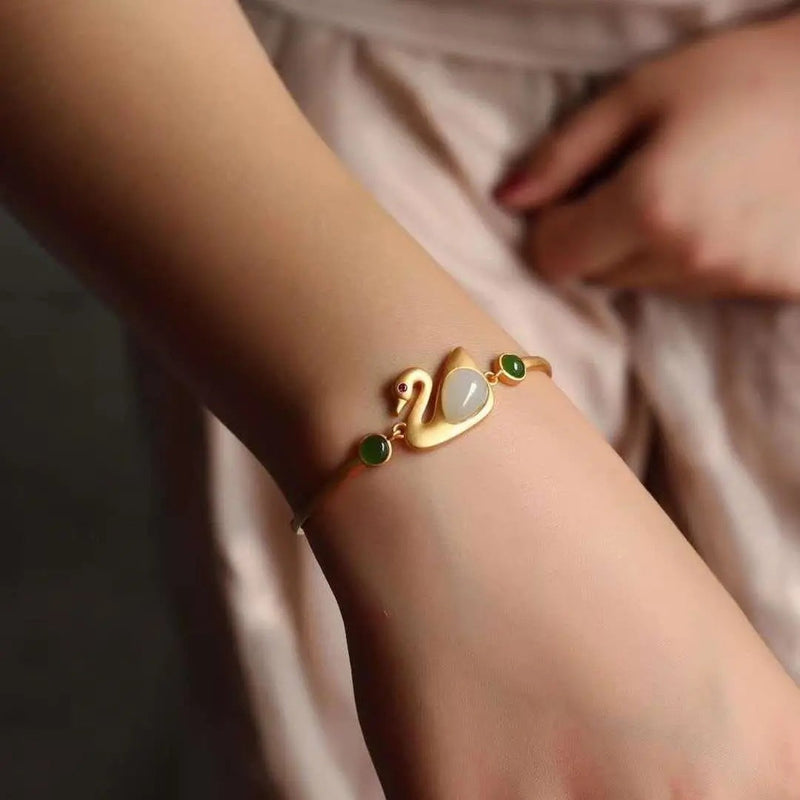 Charming Silver Bracelet for Any Occasion