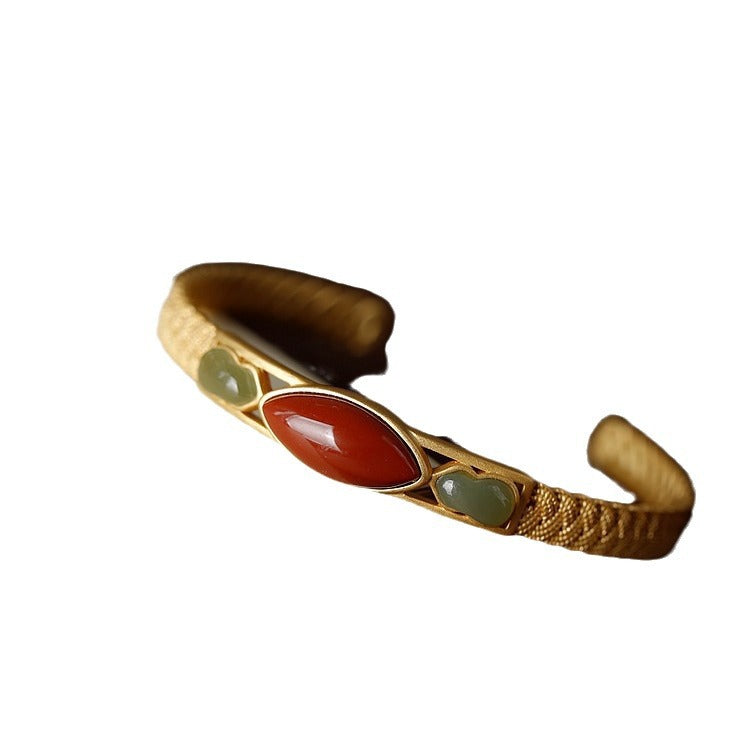 Charming Gold Bracelet for Any Occasion