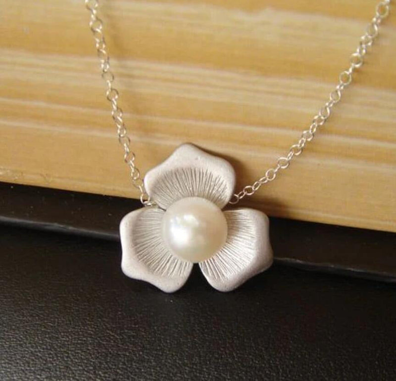 Charming Pearl Necklace for Any Occasion