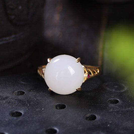Classic Silver Ring with Timeless Appeal