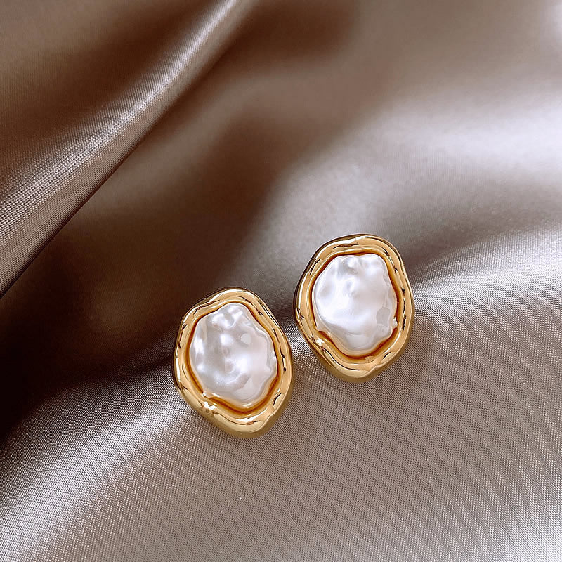 Stunning Pearl Earring for Daily Wear
