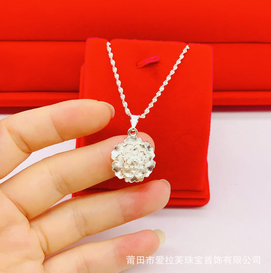 Charming Silver Necklace for Any Occasion