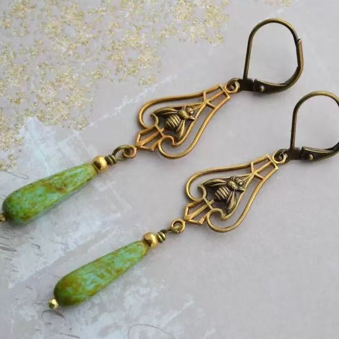 Elegant Gold Earring for Every Occasion