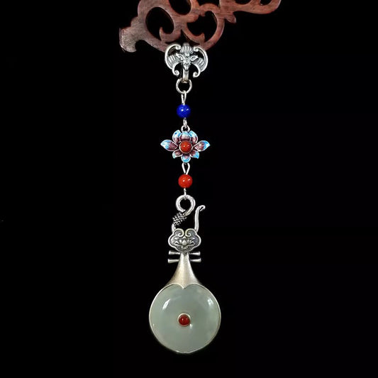 Classic Silver Pendant with Timeless Appeal