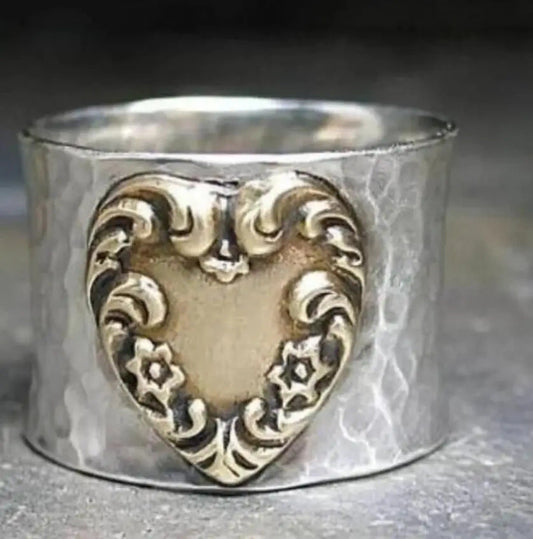 Charming Silver Ring for Any Occasion