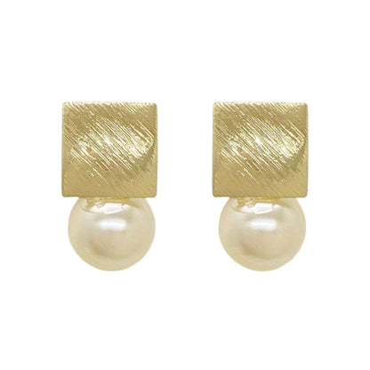 Charming Pearl Earring for Any Occasion