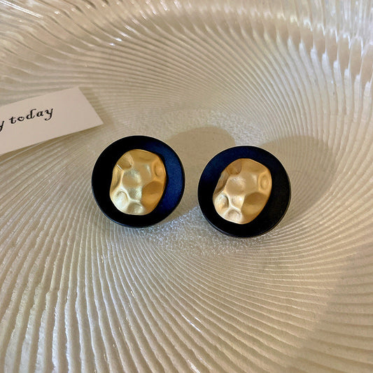Romantic Gold Earring for Special Moments
