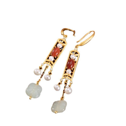 Romantic Gold Earring for Special Moments