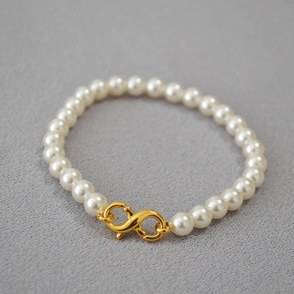 Classic Pearl Necklace with Timeless Appeal