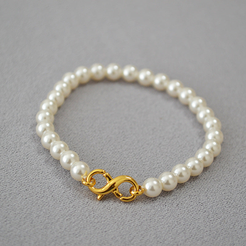 Classic Pearl Necklace with Timeless Appeal