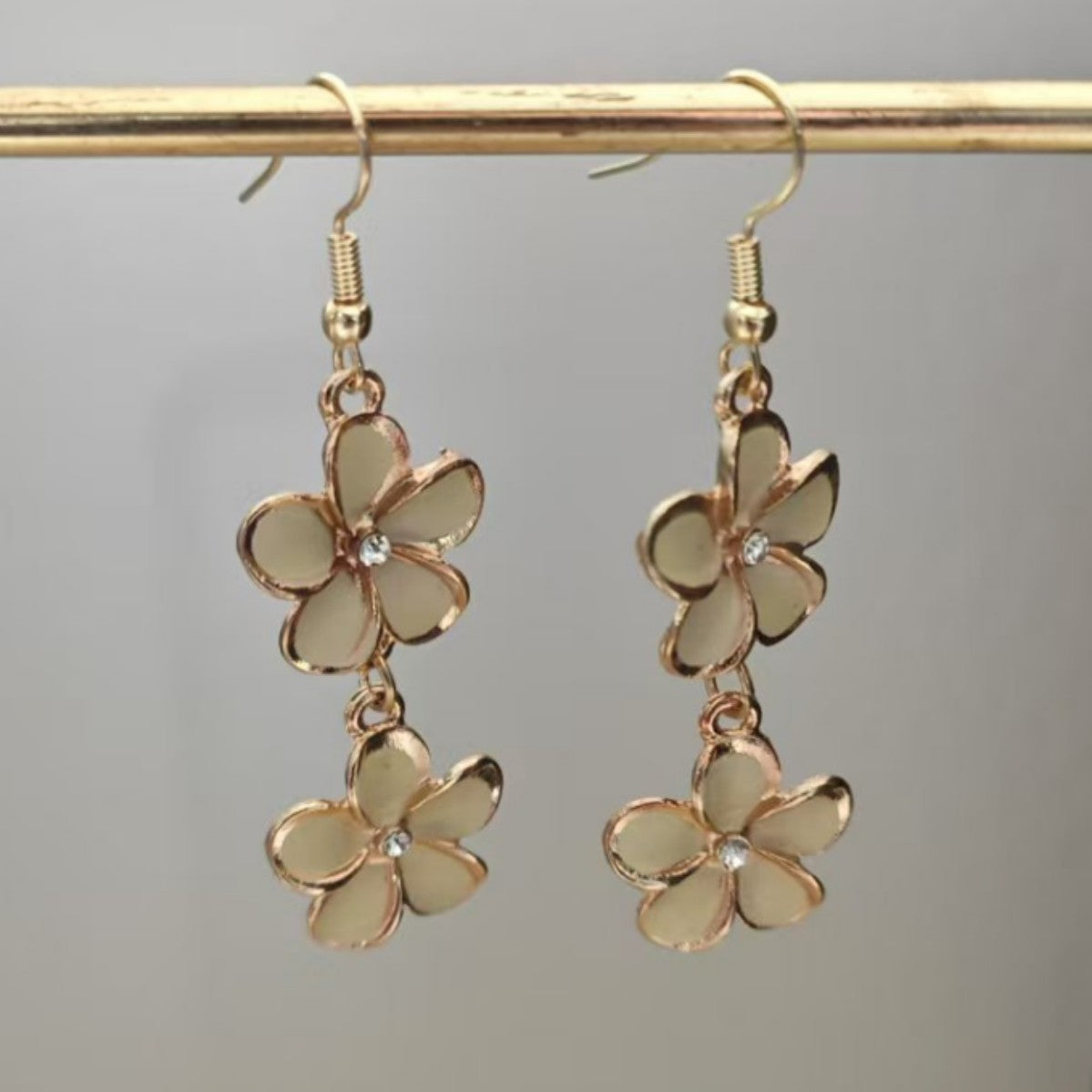 Elegant Gold Earring for Every Occasion