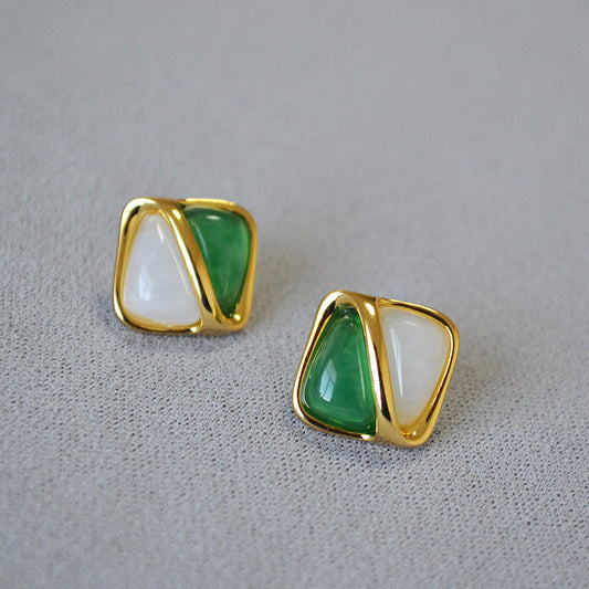 Charming Gold Earring for Any Occasion