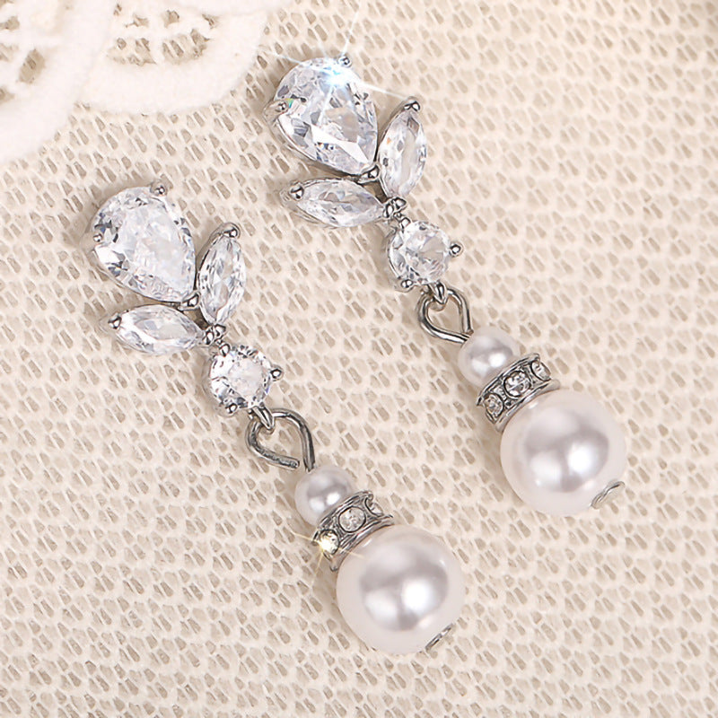 Classic Pearl Earring with Timeless Appeal