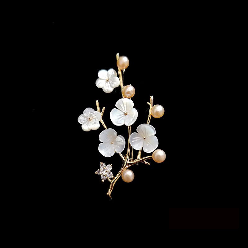 Romantic Pearl Piece for Special Moments