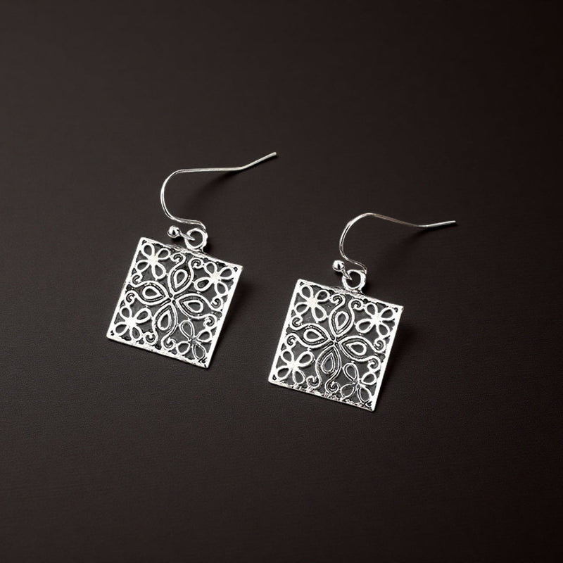Charming Earring for Any Occasion