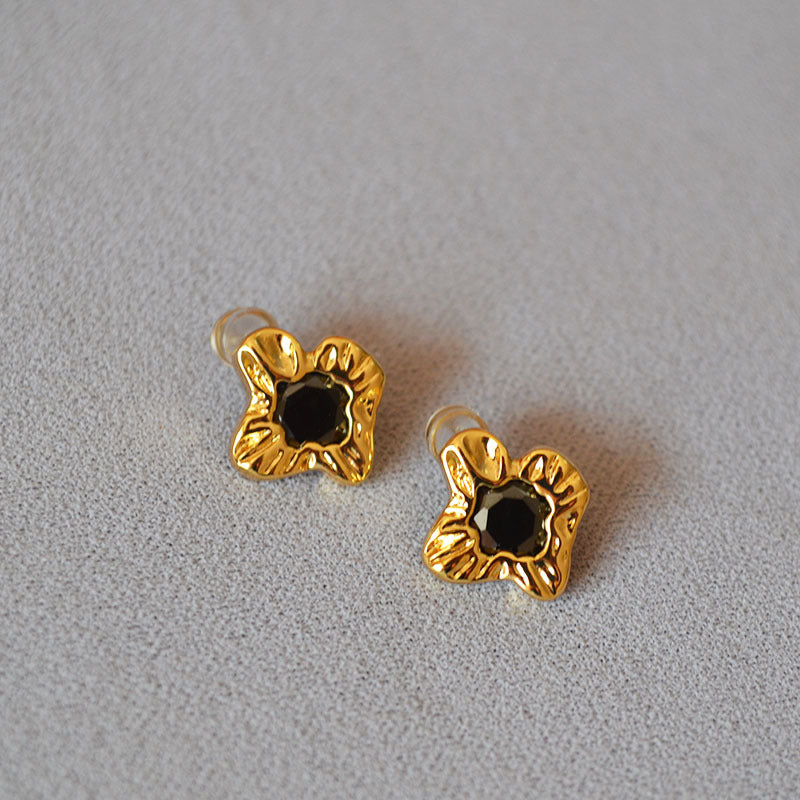 Elegant Gold Earring for Every Occasion