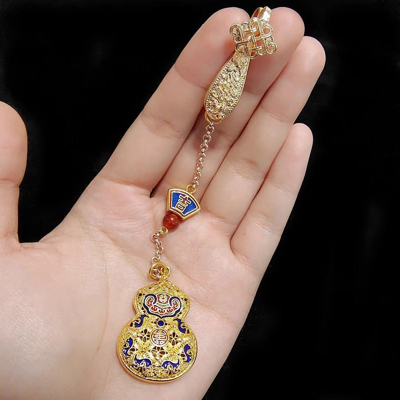 Classic Pendant with Timeless Appeal