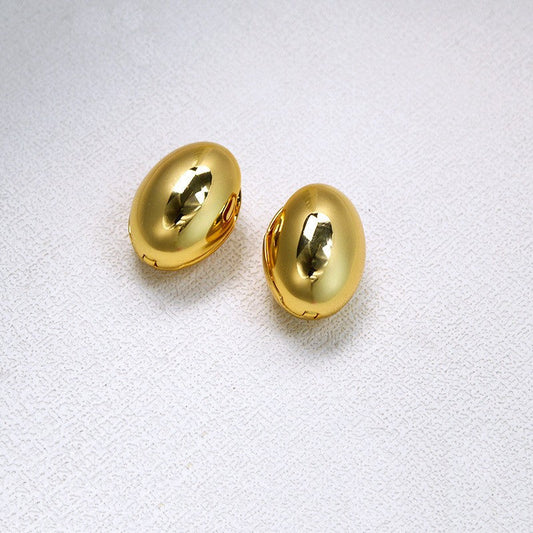 Romantic Gold Earring for Special Moments