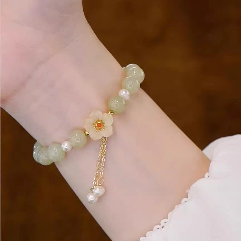 Classic Silver Bracelet with Timeless Appeal