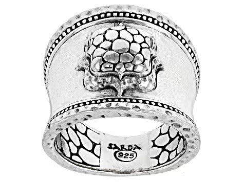Charming Silver Ring for Any Occasion