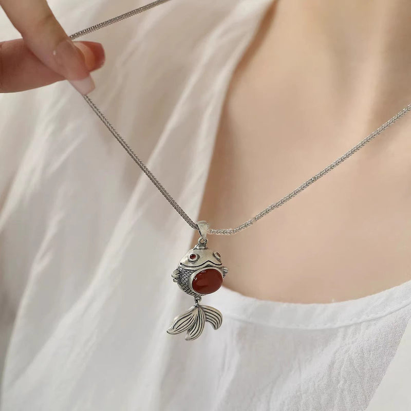 Classic Silver Necklace with Timeless Appeal