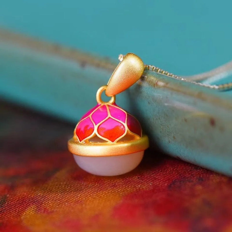 Beautiful Gold Necklace with Unique Style