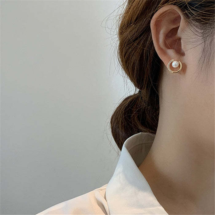 Beautiful Pearl Earring with Unique Style