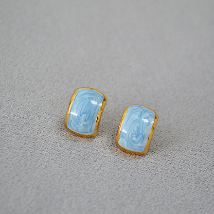Beautiful Gold Earring with Unique Style